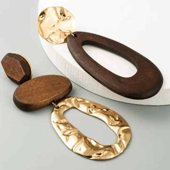 New Boutique Gold Hammered and Mahogany Wood Drop Earrings - Picture 4 of 8
